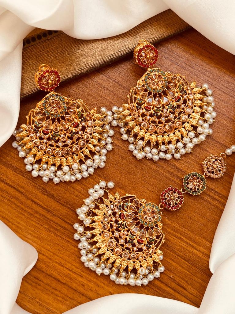 Palki Nauratan Earrings with Bindiya